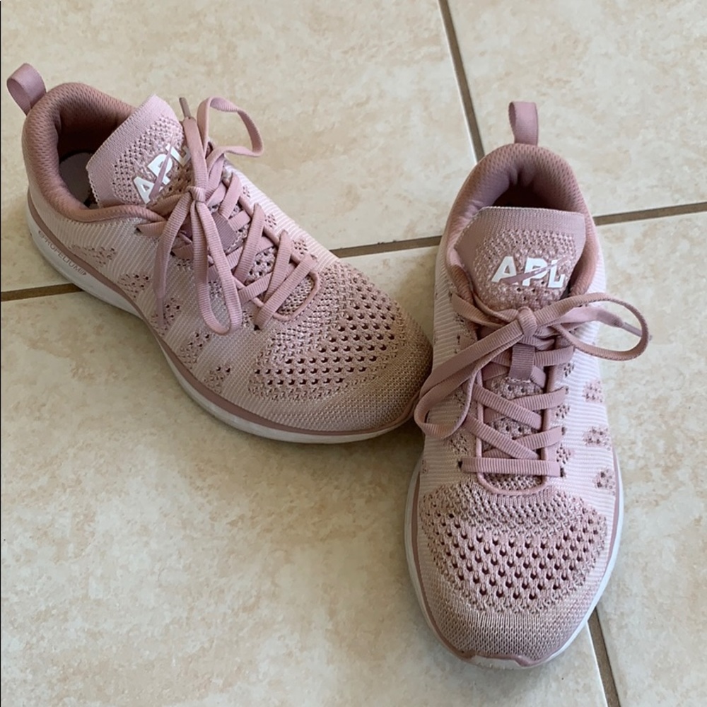 APL TechLoom Pro Sneakers—Size 7.5